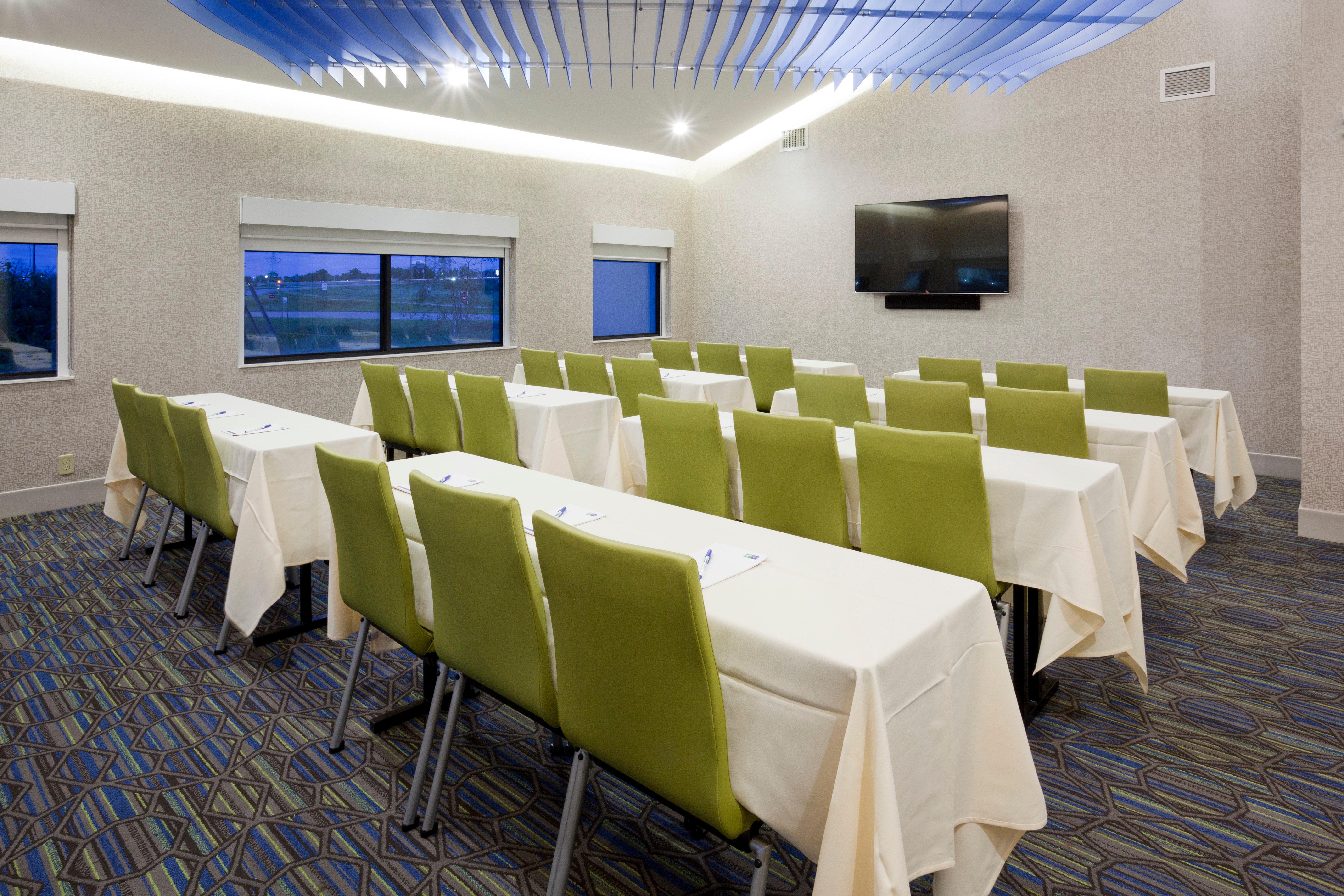 Holiday Inn Express Roseville-St. Paul By Ihg Exterior photo